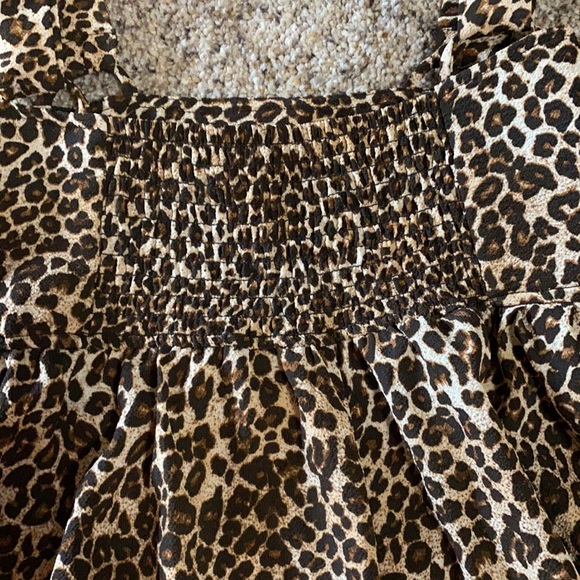 New worn once leopard tank shirt, smocked back, button front, adjustable straps - Picture 6 of 6